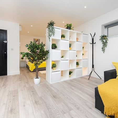 Hermes Apartment - The Messenger Of Town Southampton Exteriör bild